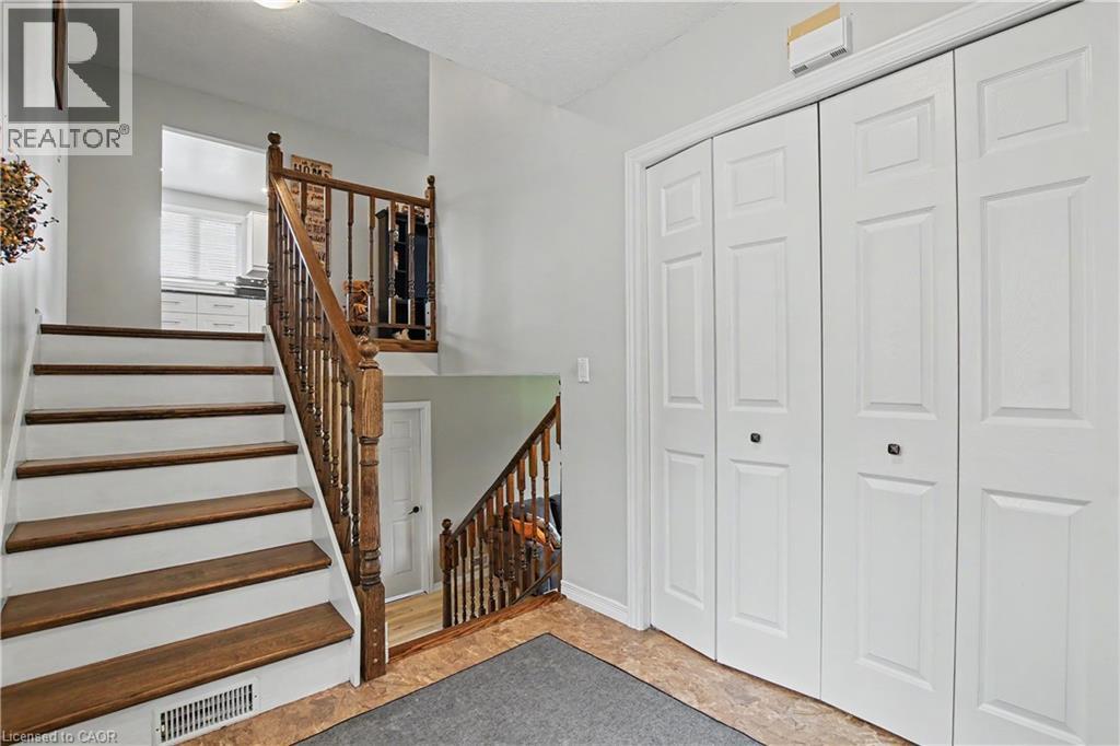 1045 QUEEN'S BUSH Road