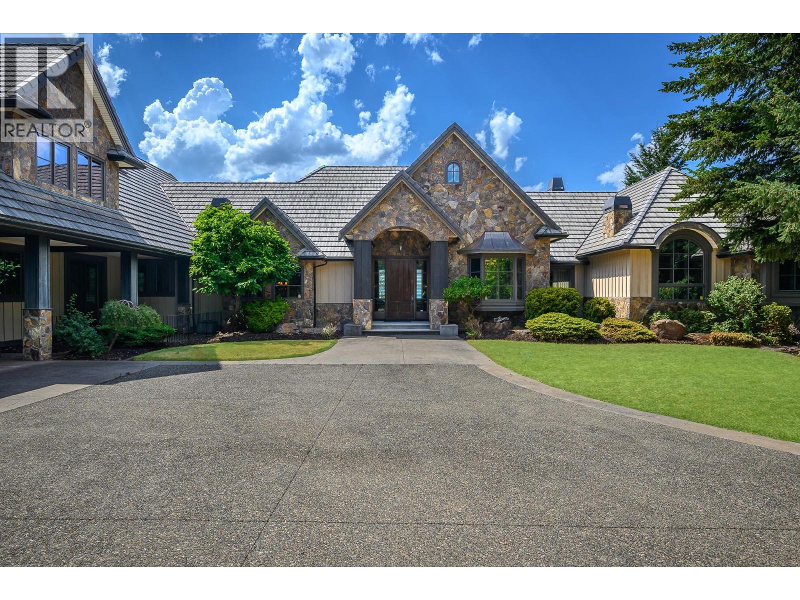 3006 Coachwood Crescent