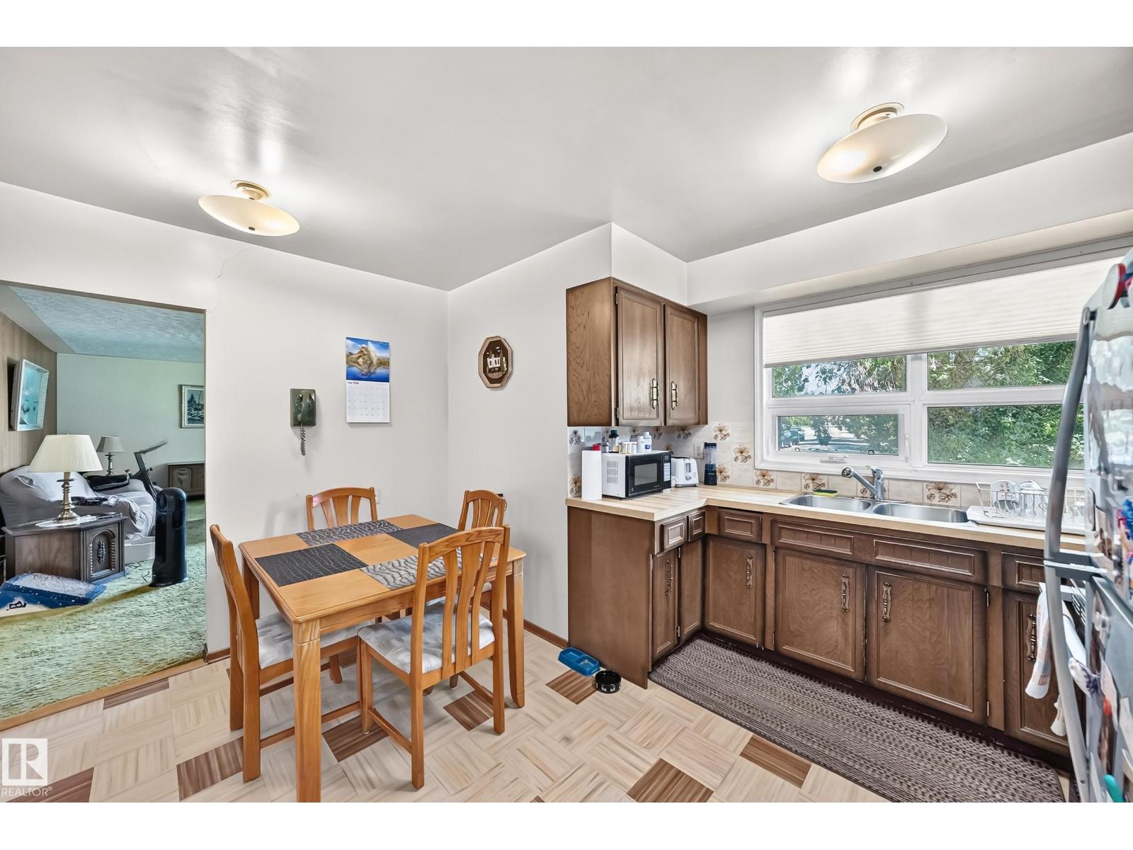 15703 84 AV NW