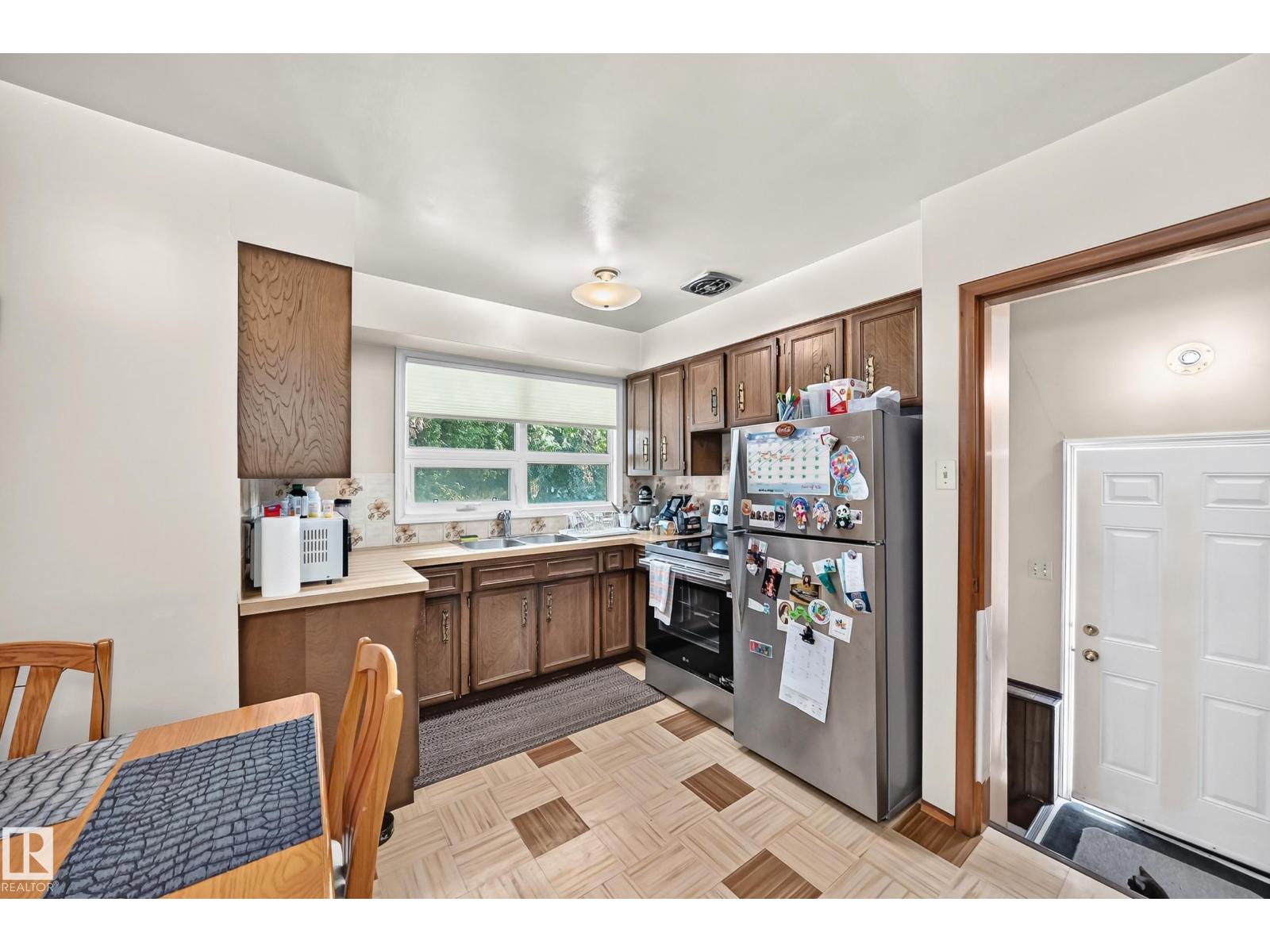 15703 84 AV NW