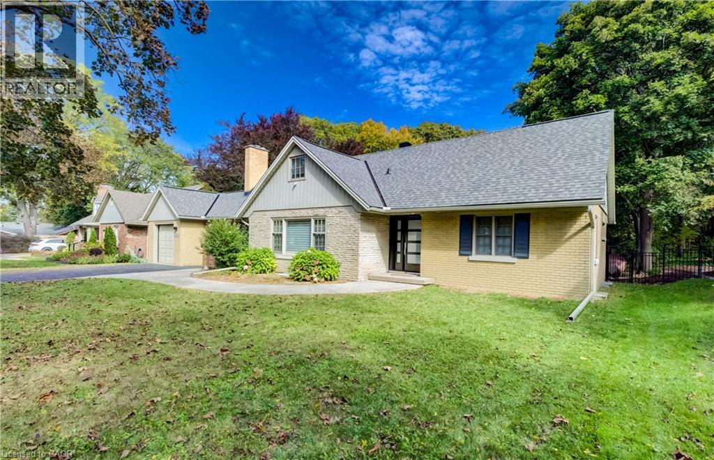 656 WESTMOUNT Road W