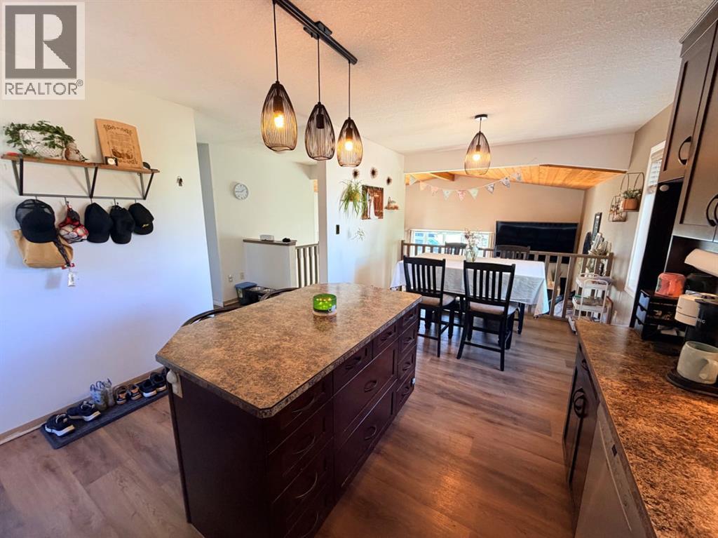11 Lakhota Crescent W
