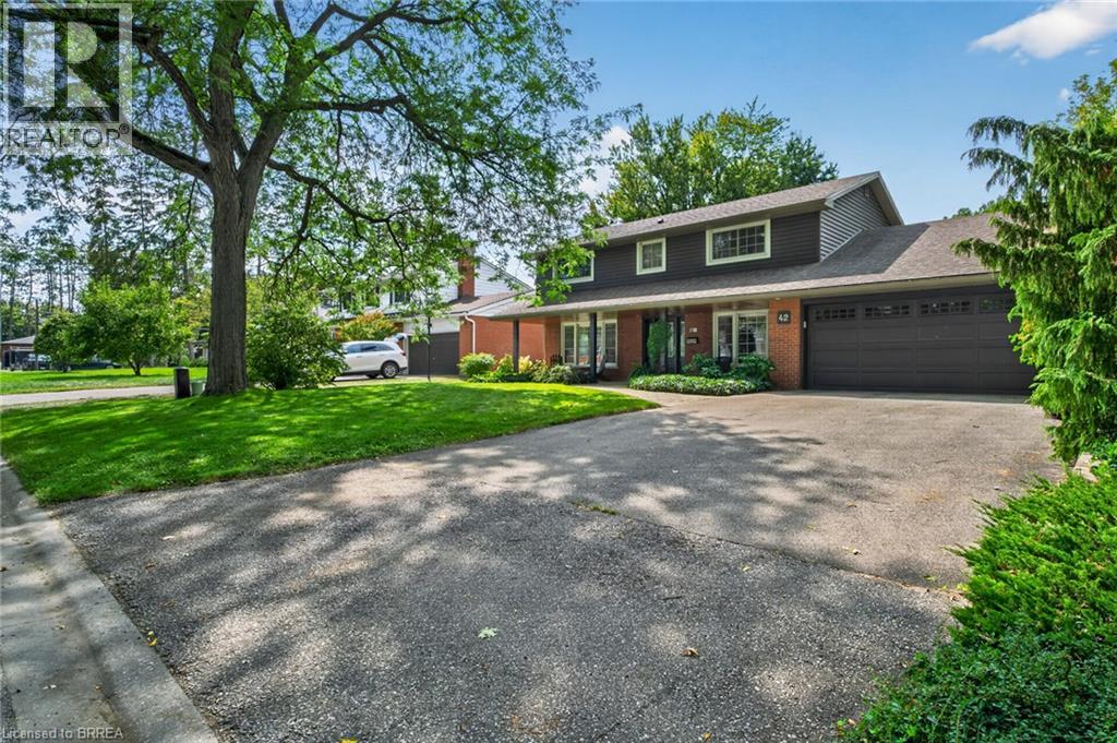 42 ROBINSON Avenue