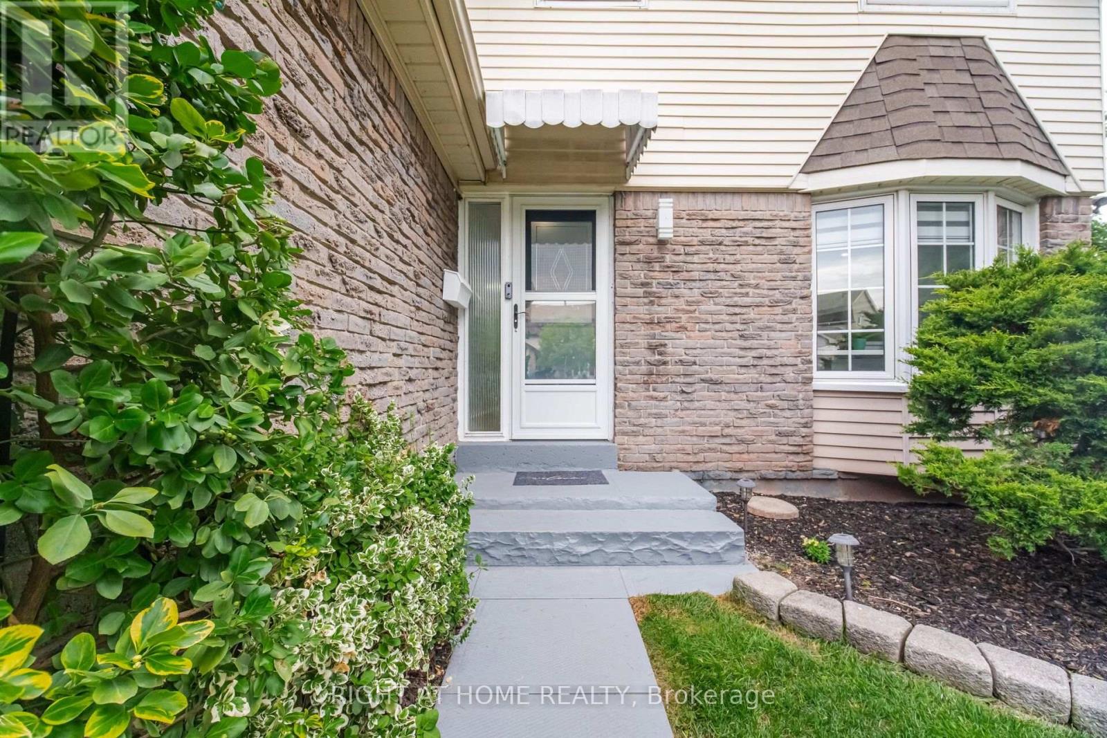 1527 FORESTDALE COURT