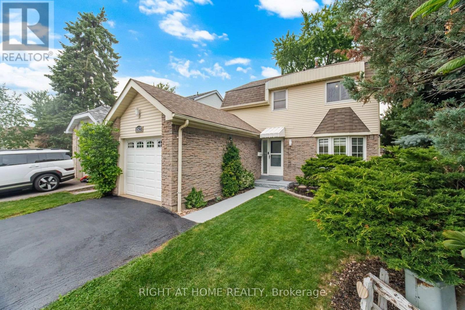 1527 FORESTDALE COURT