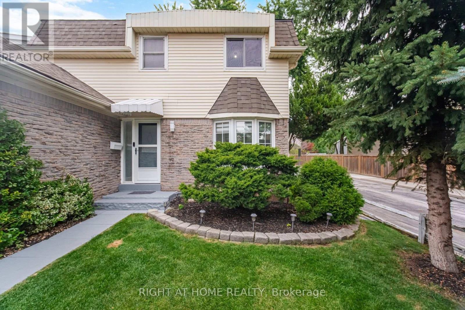 1527 FORESTDALE COURT