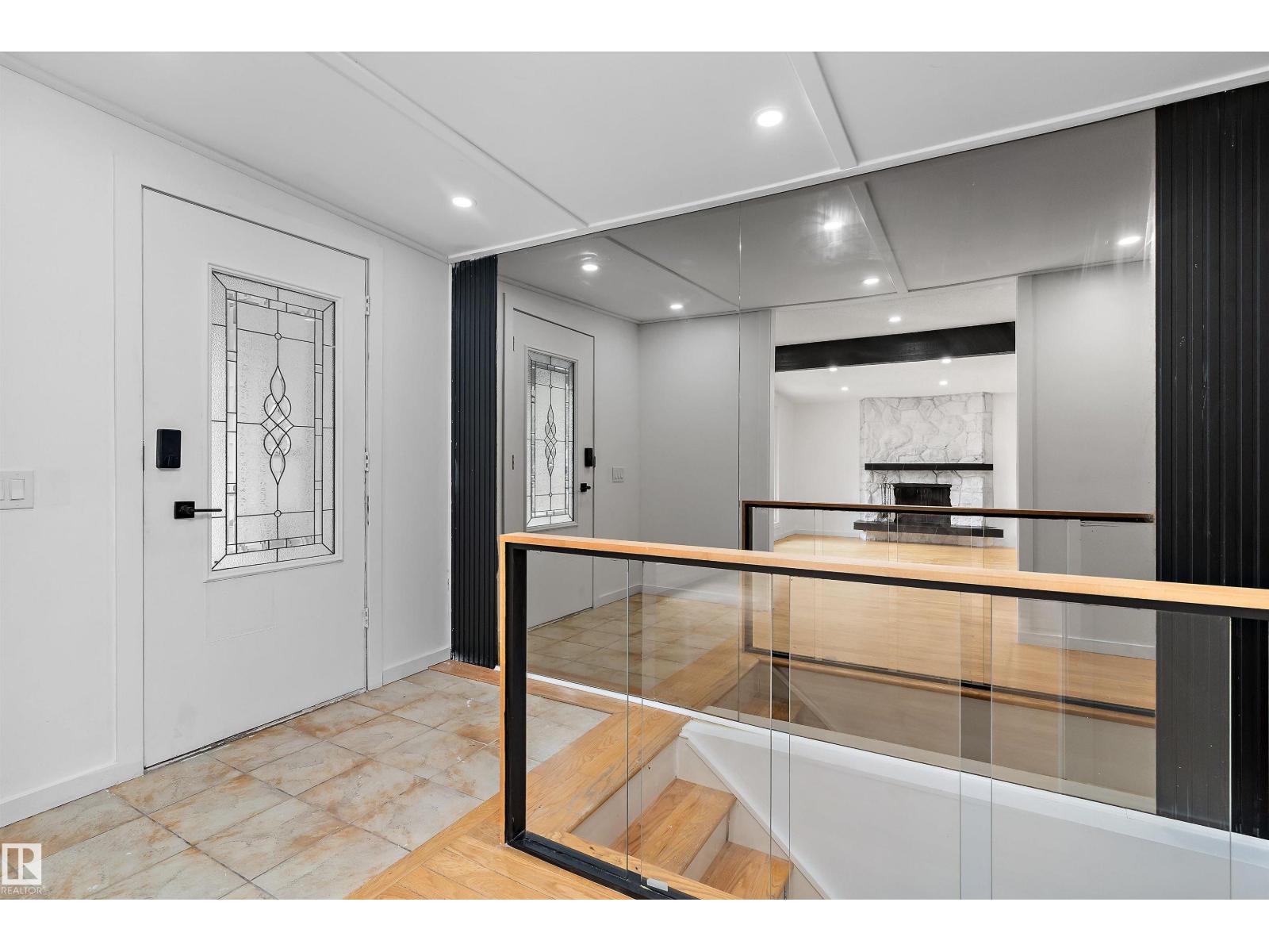 23 GILLINGHAM CR