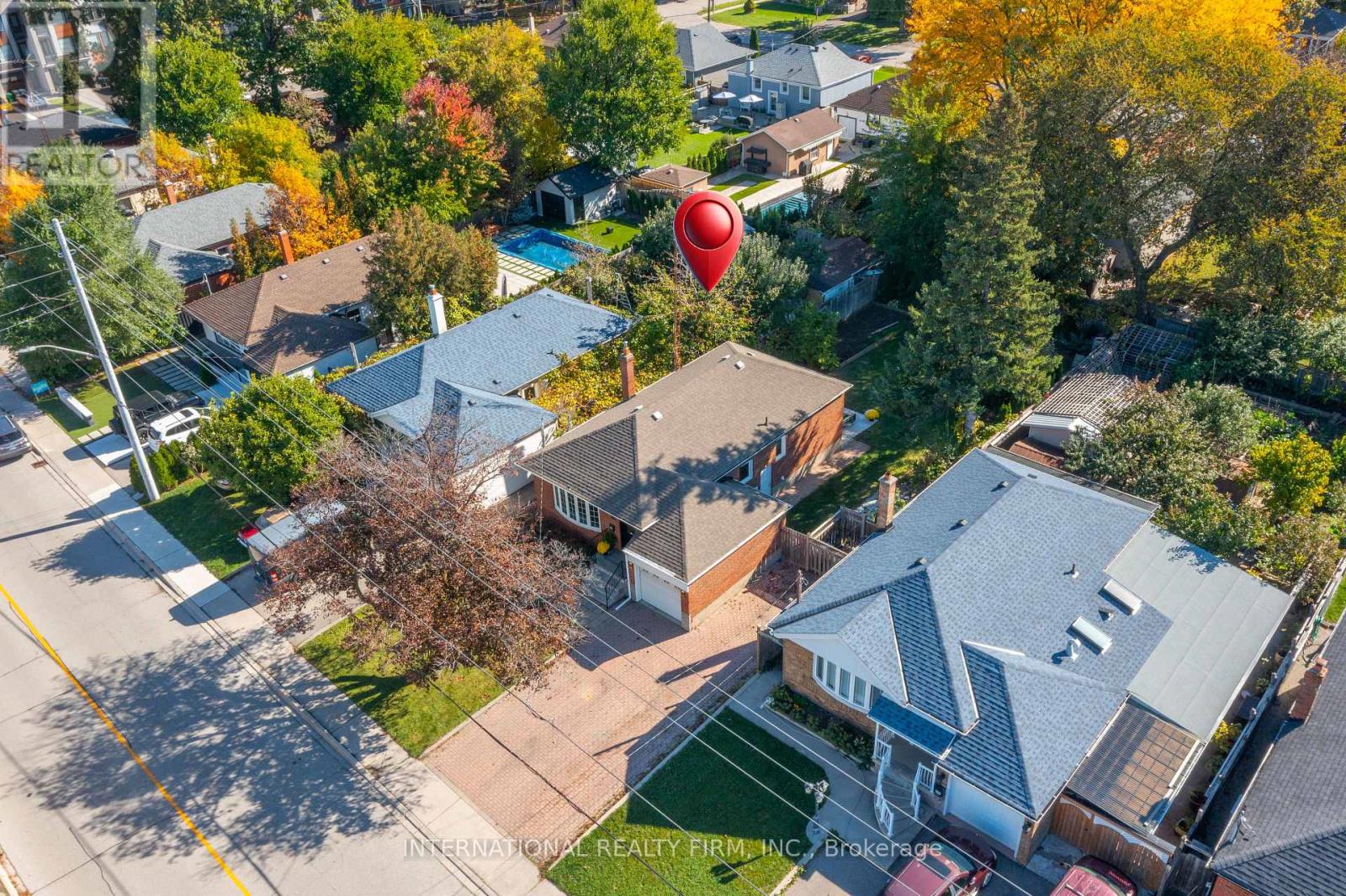 582 SOUTH SERVICE ROAD