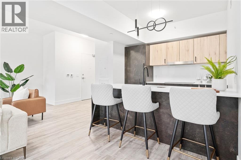 2 DUNDAS Street W Unit# 303