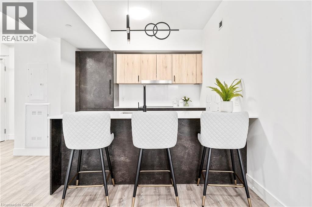 2 DUNDAS Street W Unit# 303