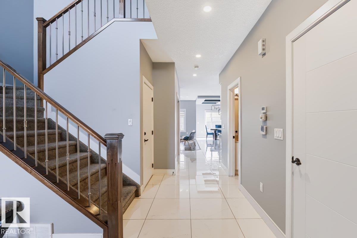 527 MERLIN LD NW NW