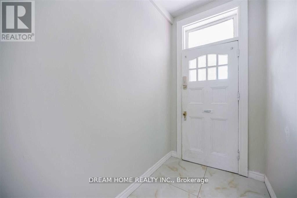 ROOM#1 - 29 GLASGOW STREET