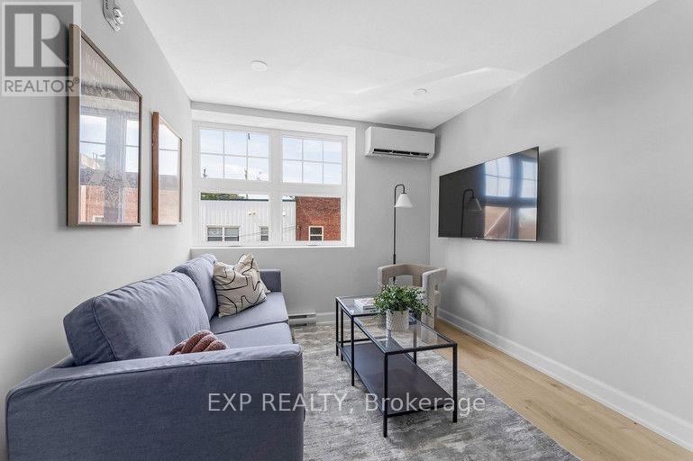 101 - 658 SOMERSET STREET W