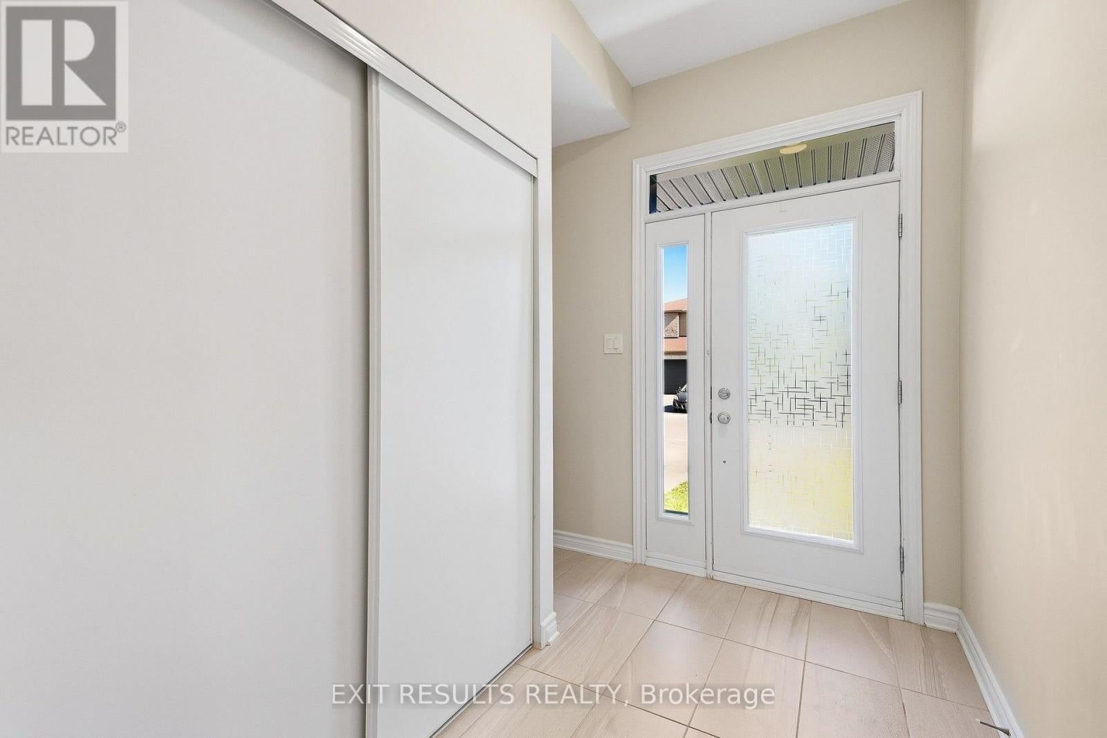 783 NAMUR STREET W - Photo 2