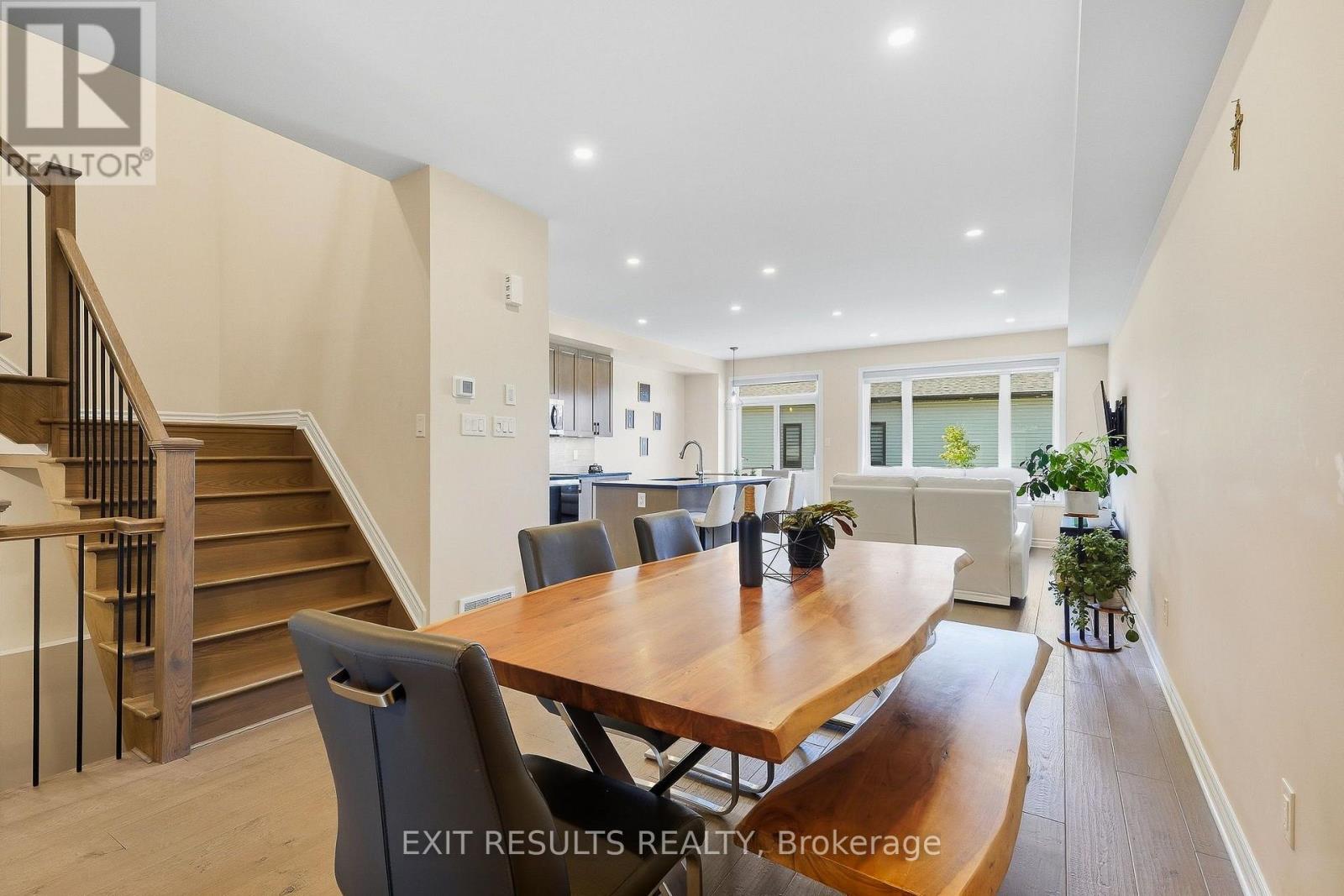 783 NAMUR STREET W - Photo 4