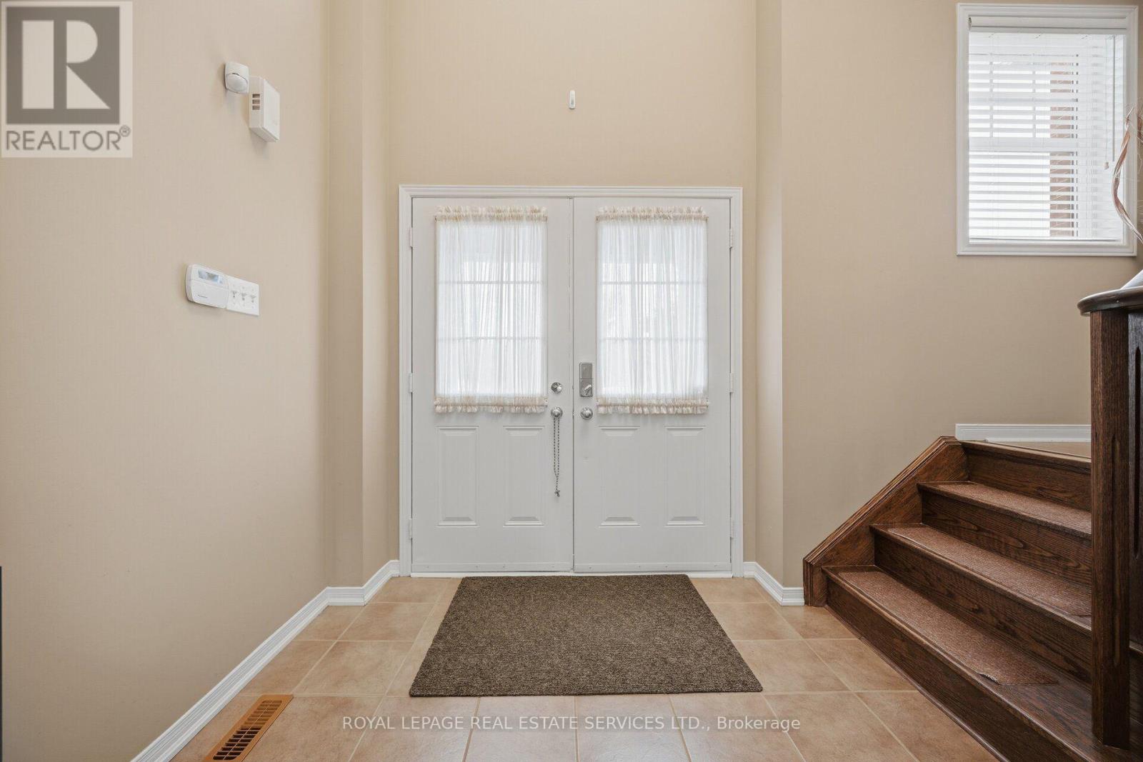 332 DUNCAN LANE N