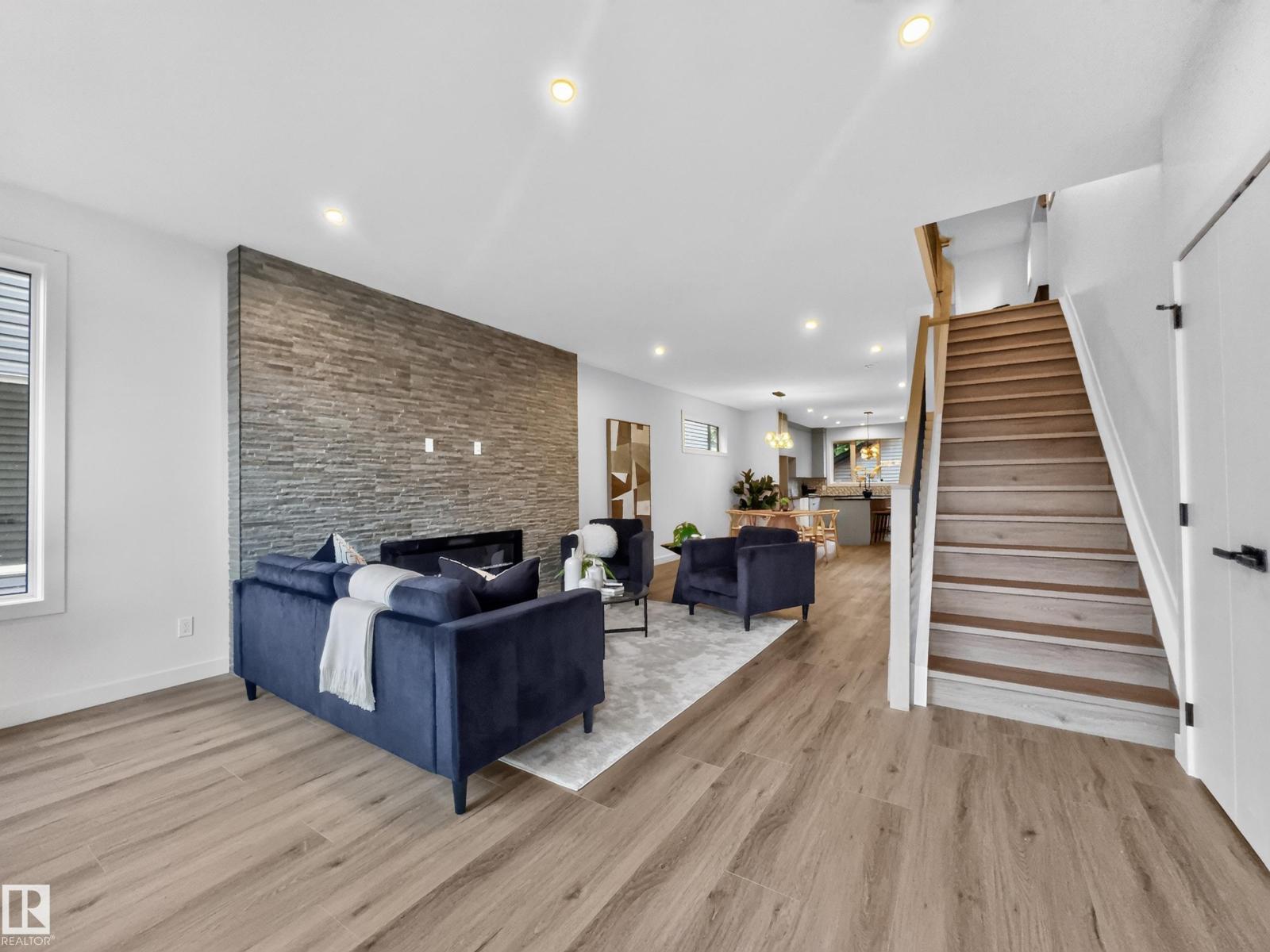 8711 149 ST NW