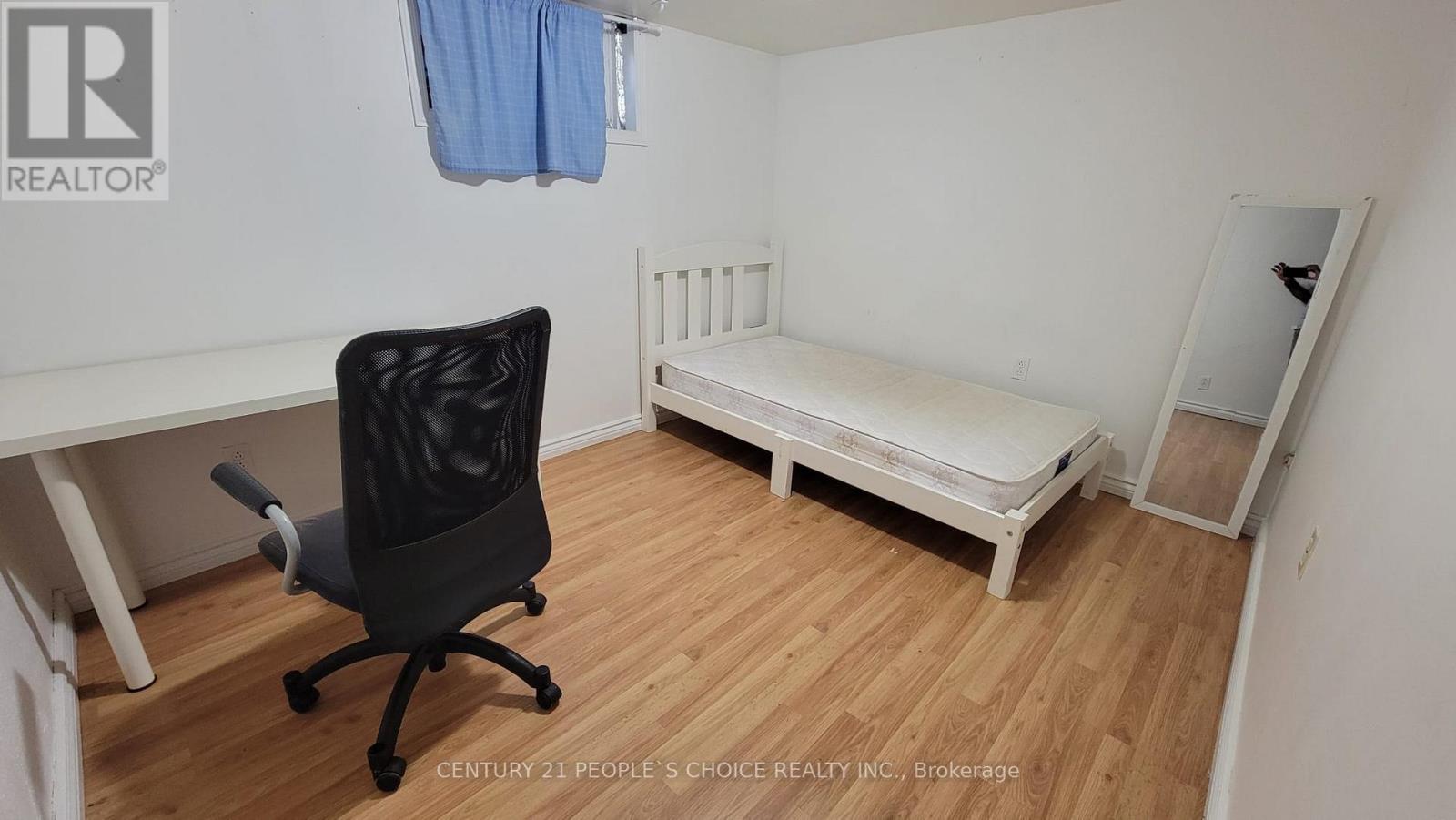 52 COLUMBIA STREET W