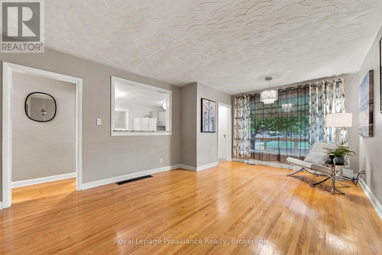 14 MUNRO AVENUE