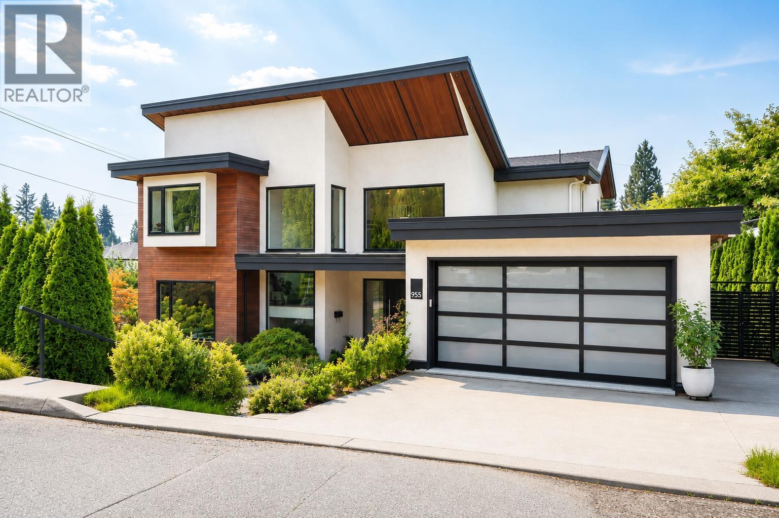 955 FOREST HILLS DRIVE