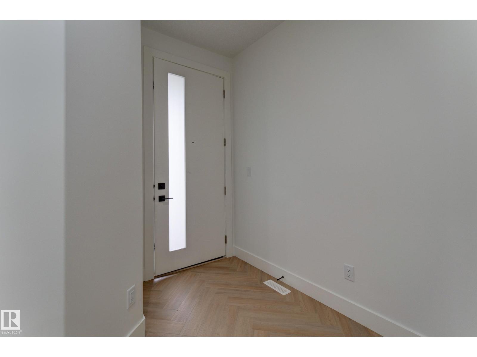 4727 17 AV SW