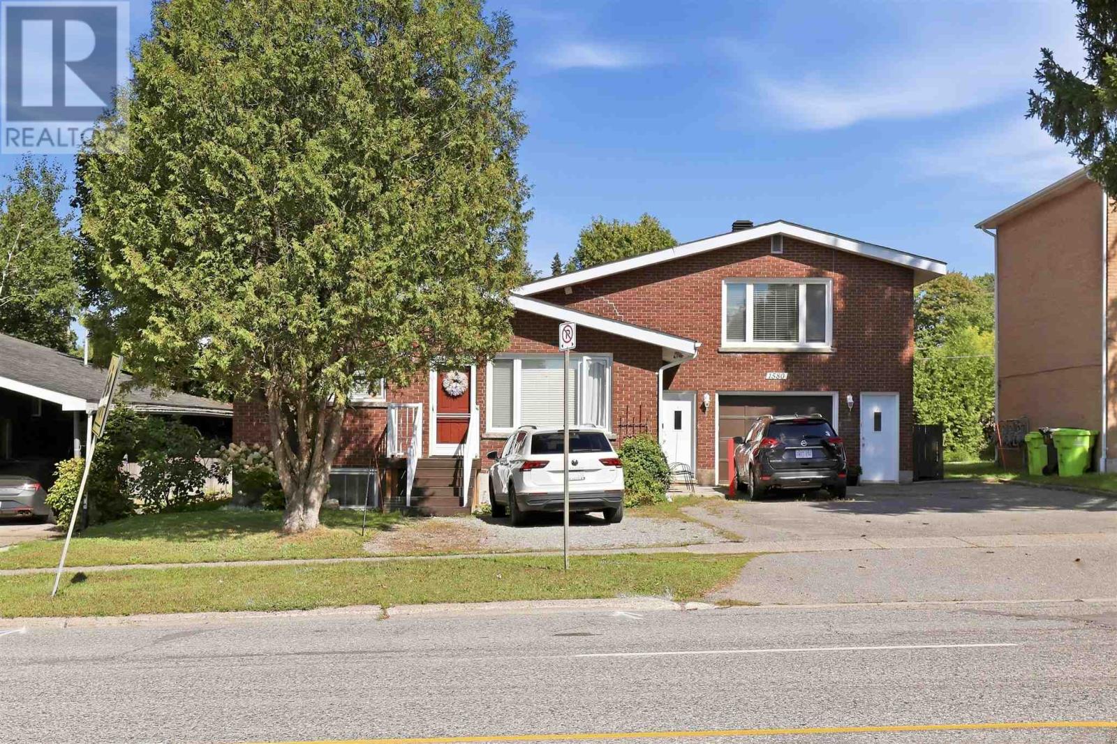 1580 Wellington Street East - Photo 2