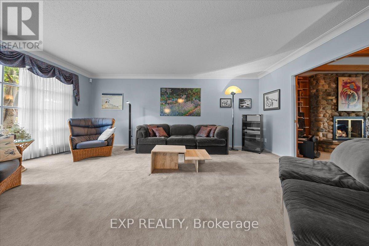 899 DRESDEN CRESCENT