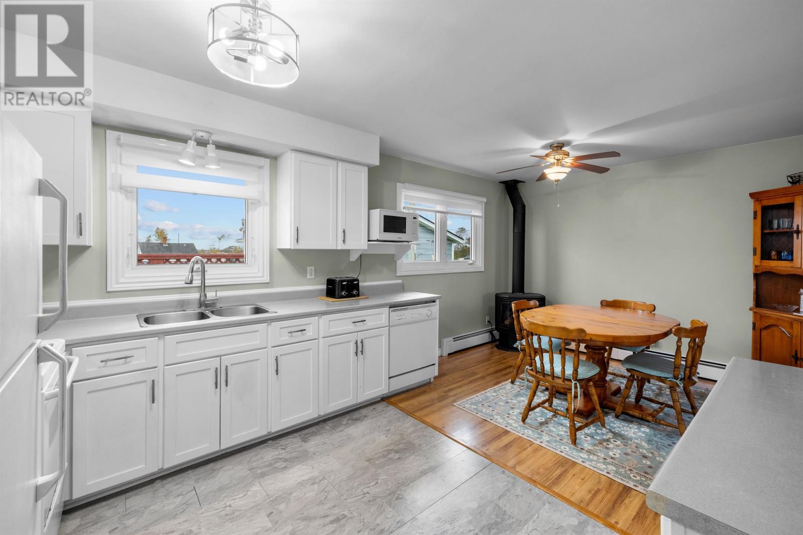 10 LONGWORTH Street - Photo 3