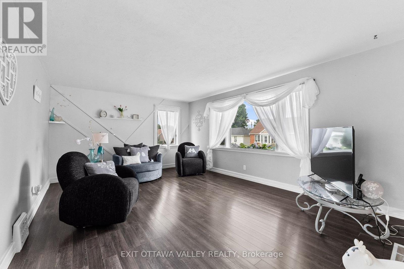 500 DOMINION STREET