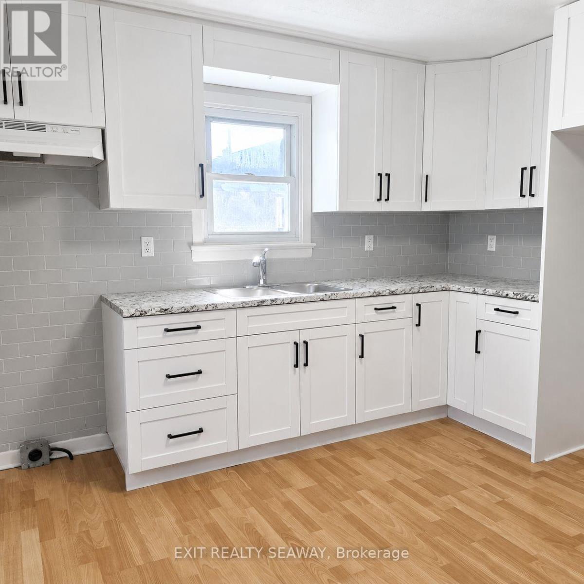 1218 NOTRE DAME STREET - Photo 2