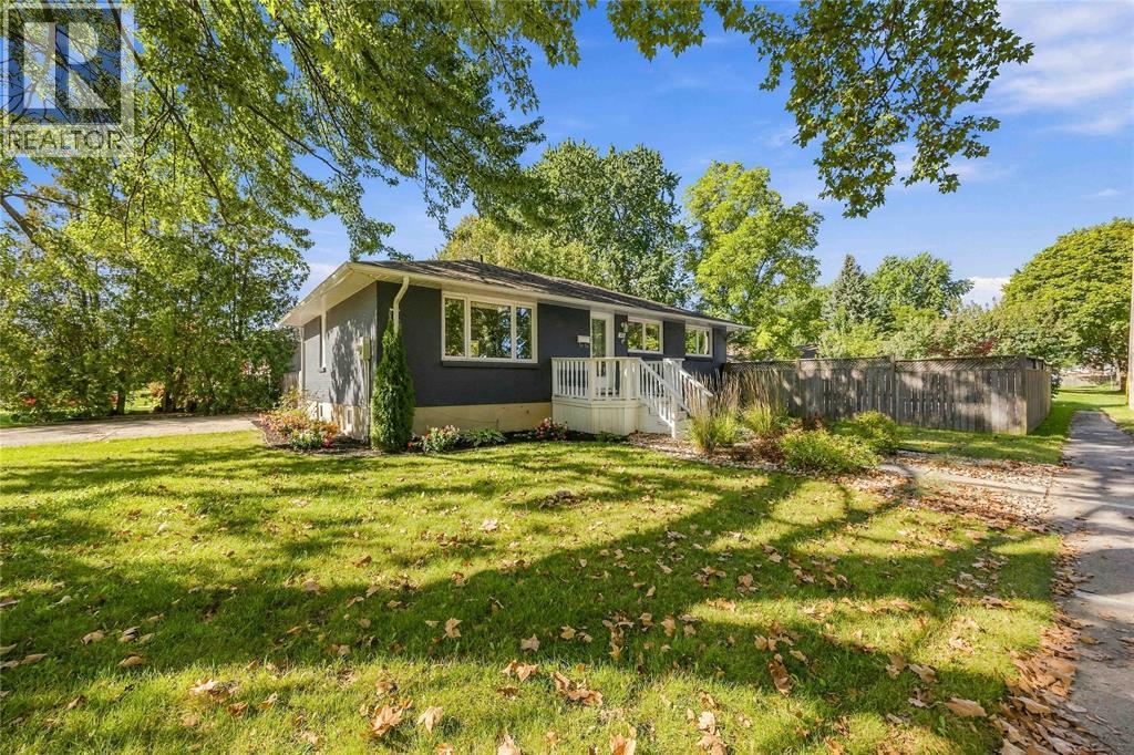 957 KENSINGTON BOULEVARD, SARNIA, ON N7S 1M9 - Image 2395595483.jpeg?d=l