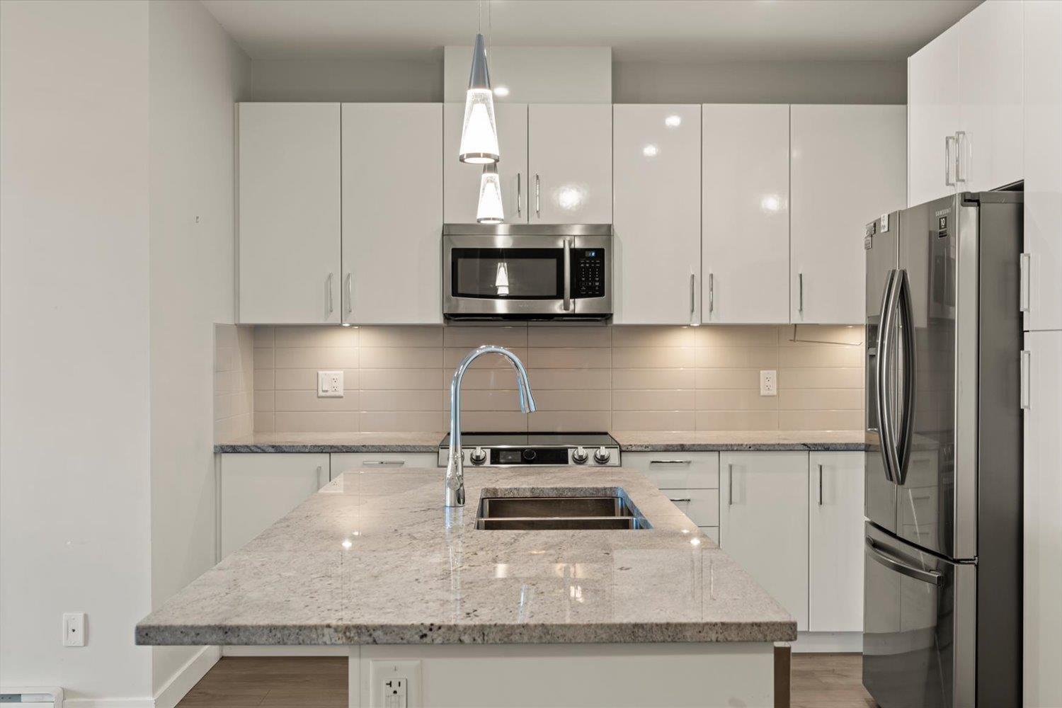 203 45562 AIRPORT ROAD, Chilliwack Proper South