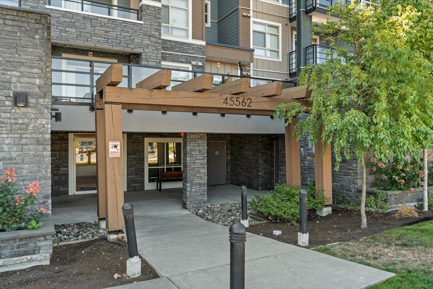 203 45562 AIRPORT ROAD, Chilliwack Proper South