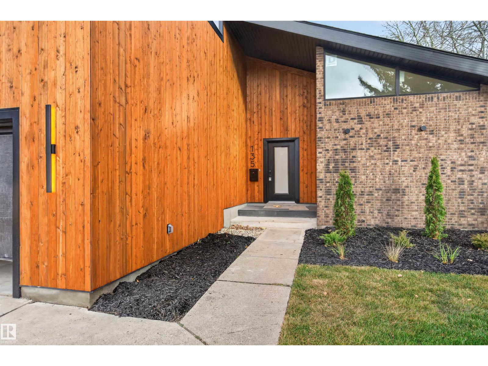 135 WALKER RD NW