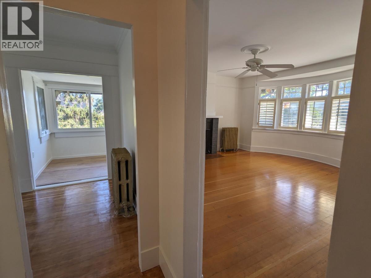 Upper 1 1631 DUNBAR STREET