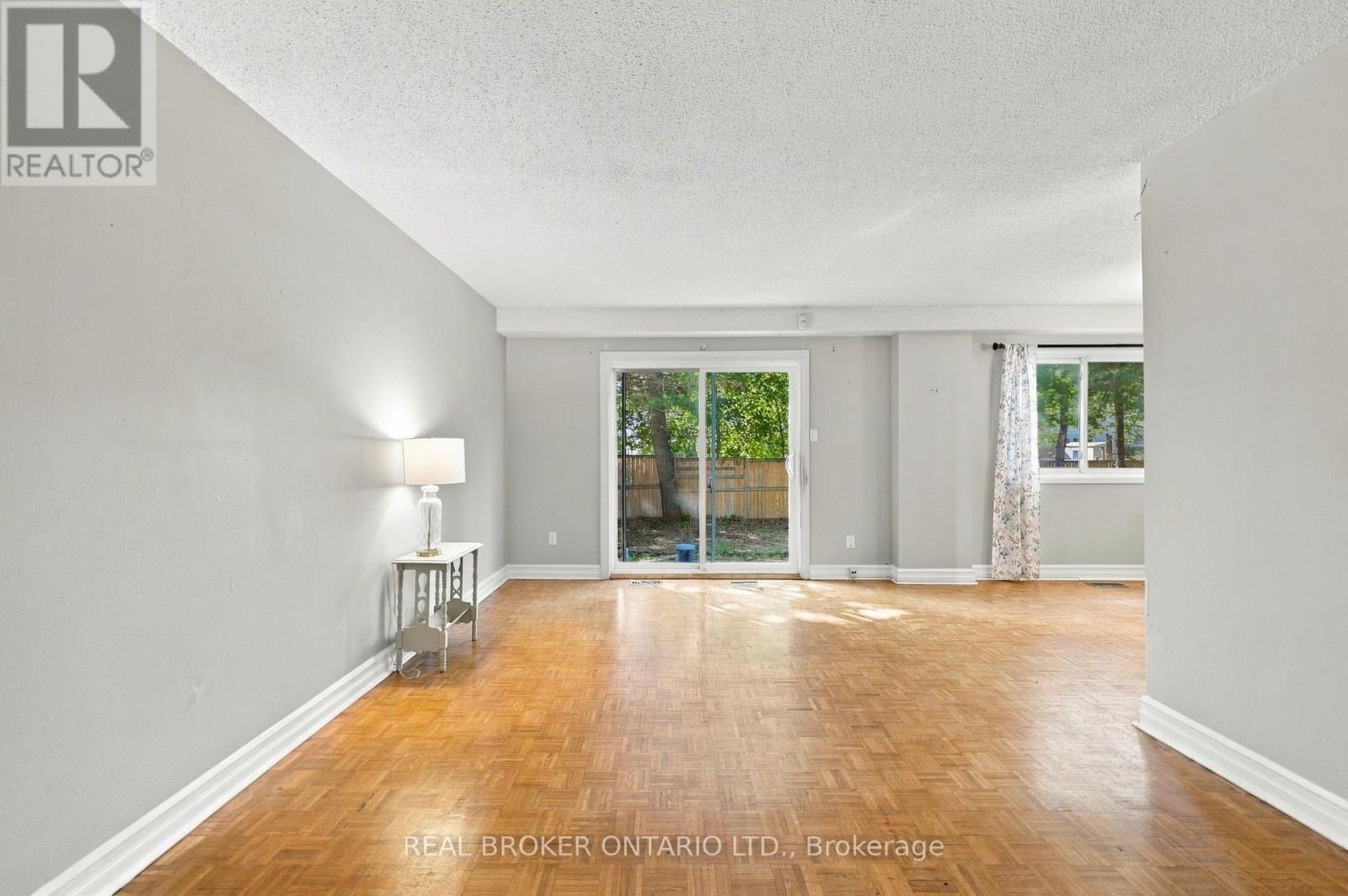 60 TYBALT CRESCENT
