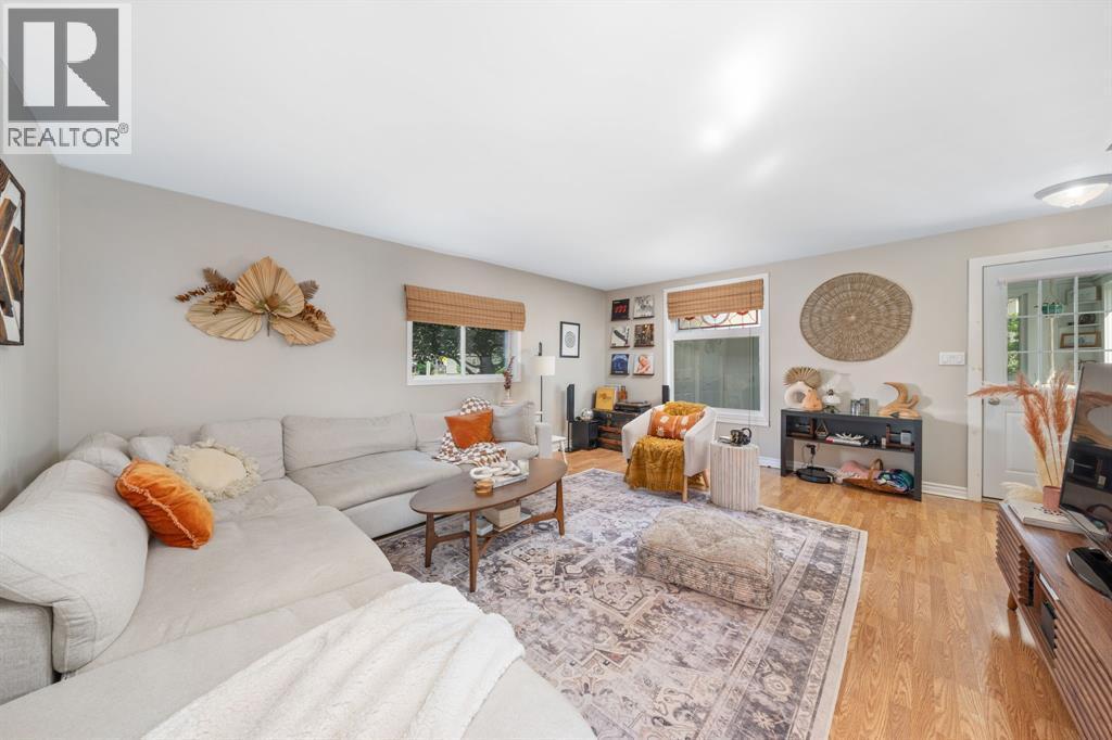 393 KERBY STREET - Photo 4