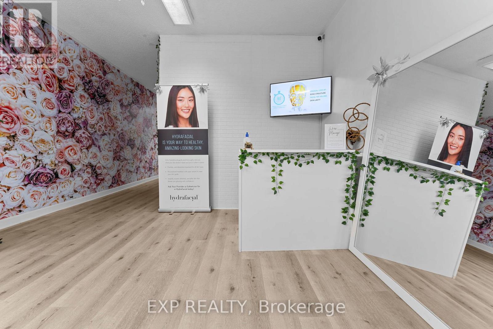 MAIN - 213 LAKESHORE ROAD E