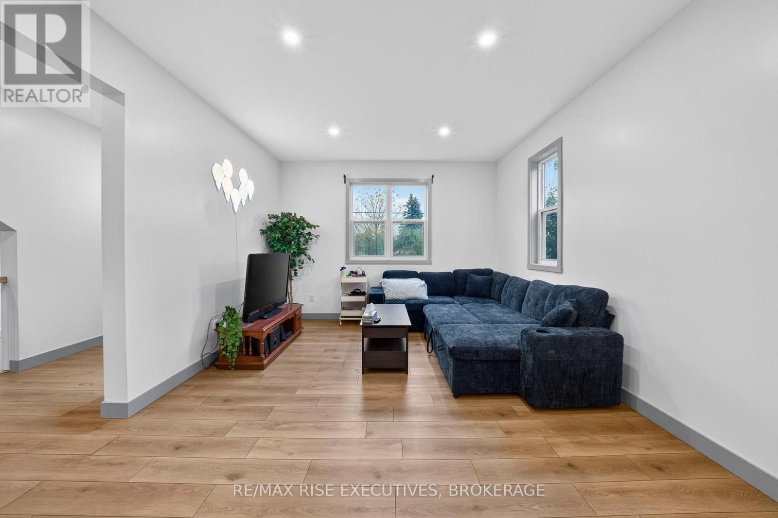675 COLLINS BAY ROAD