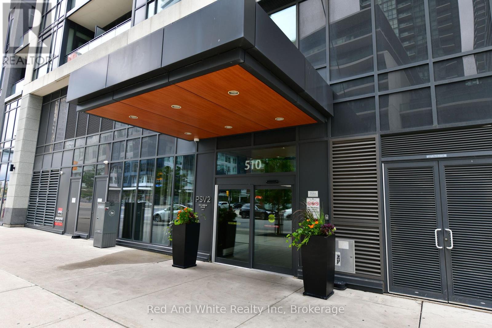 2001 - 510 CURRAN PLACE