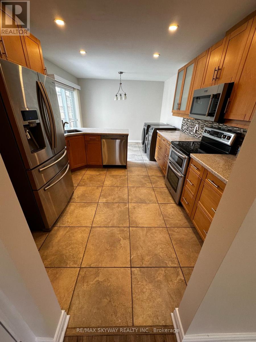 UPPER - 535 APPLEDALE CRESCENT