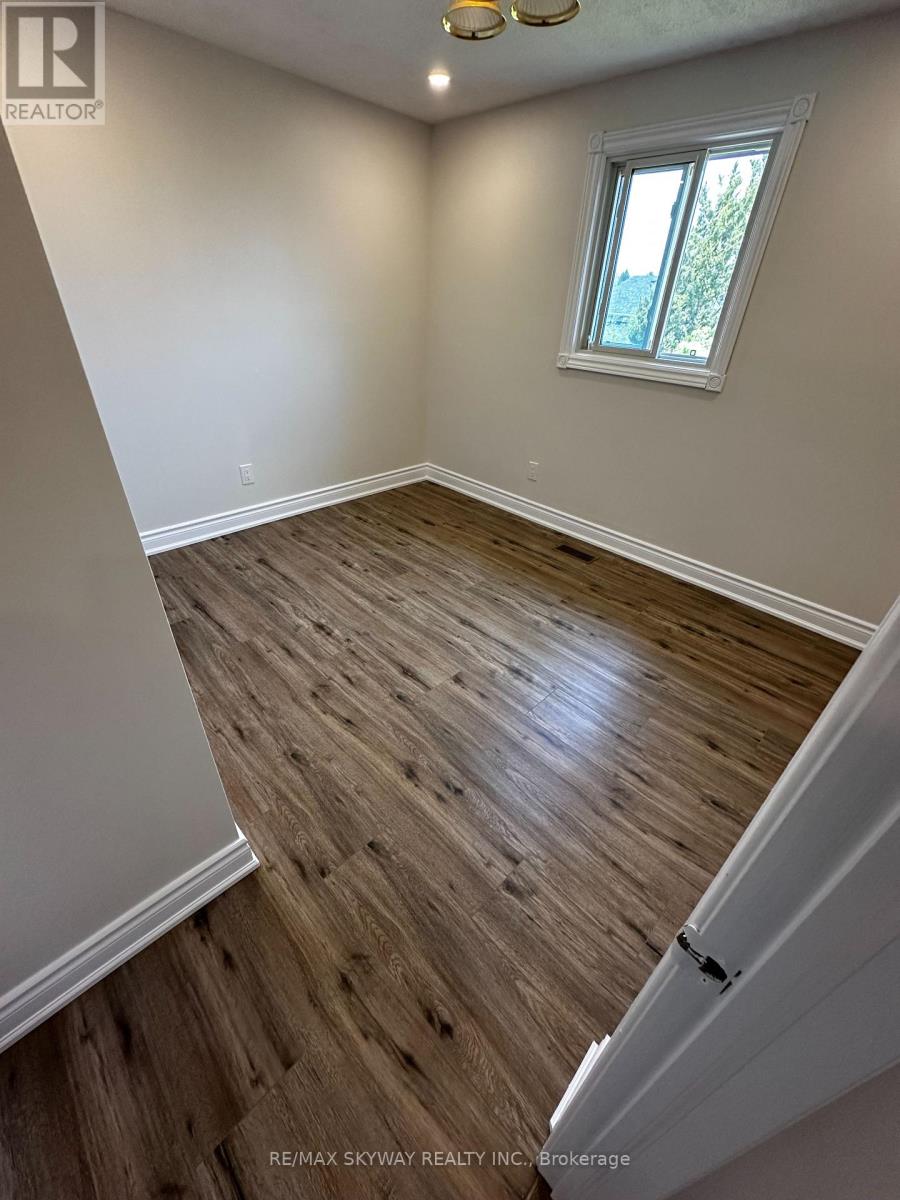 UPPER - 535 APPLEDALE CRESCENT
