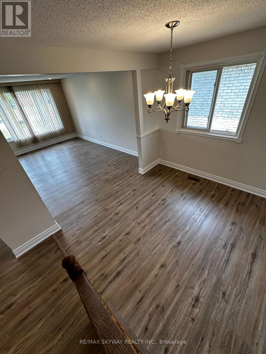 UPPER - 535 APPLEDALE CRESCENT