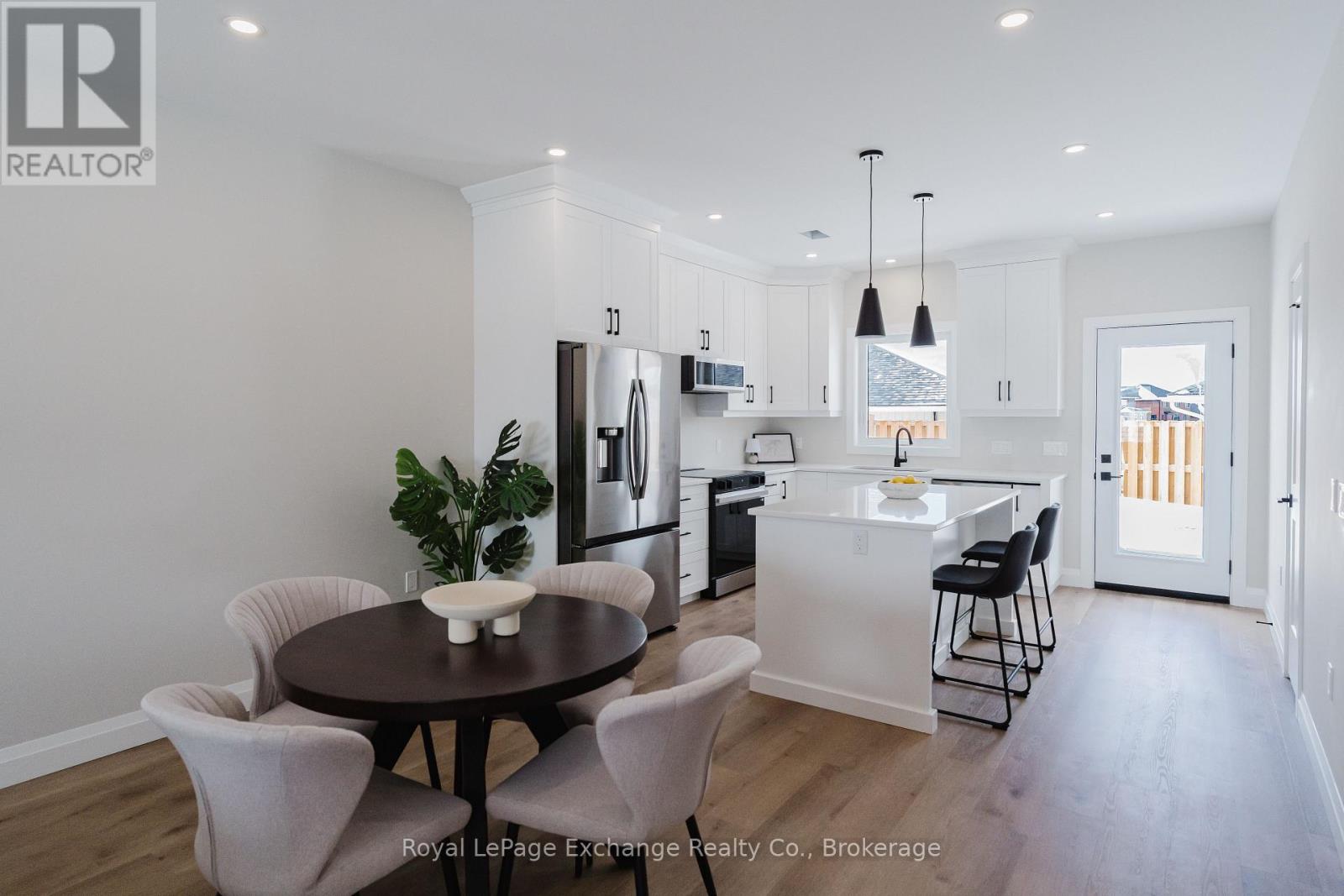 41 - 1071 WATERLOO STREET N