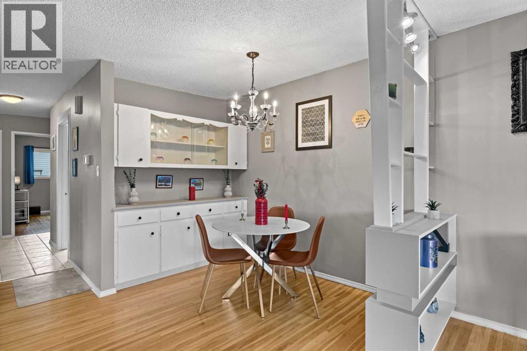 219 26 Avenue NE