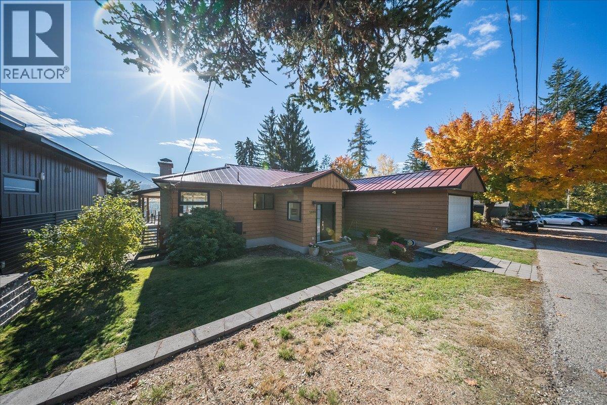 2603 Maple Crescent