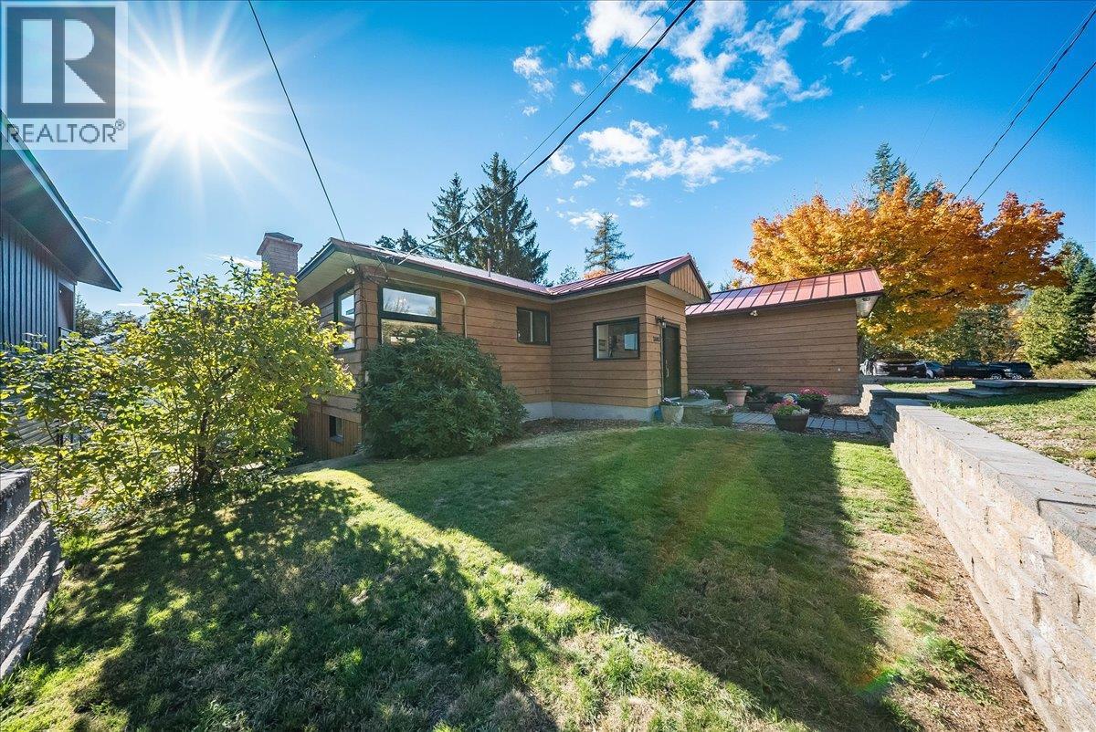 2603 Maple Crescent