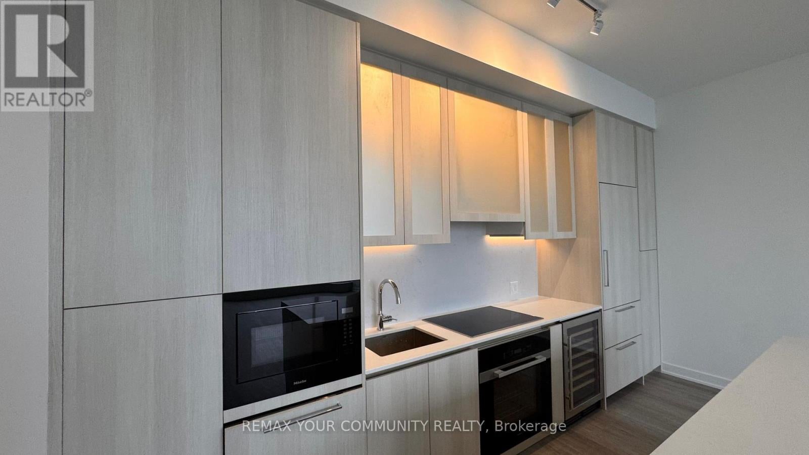 TH 106 - 8188 YONGE STREET
