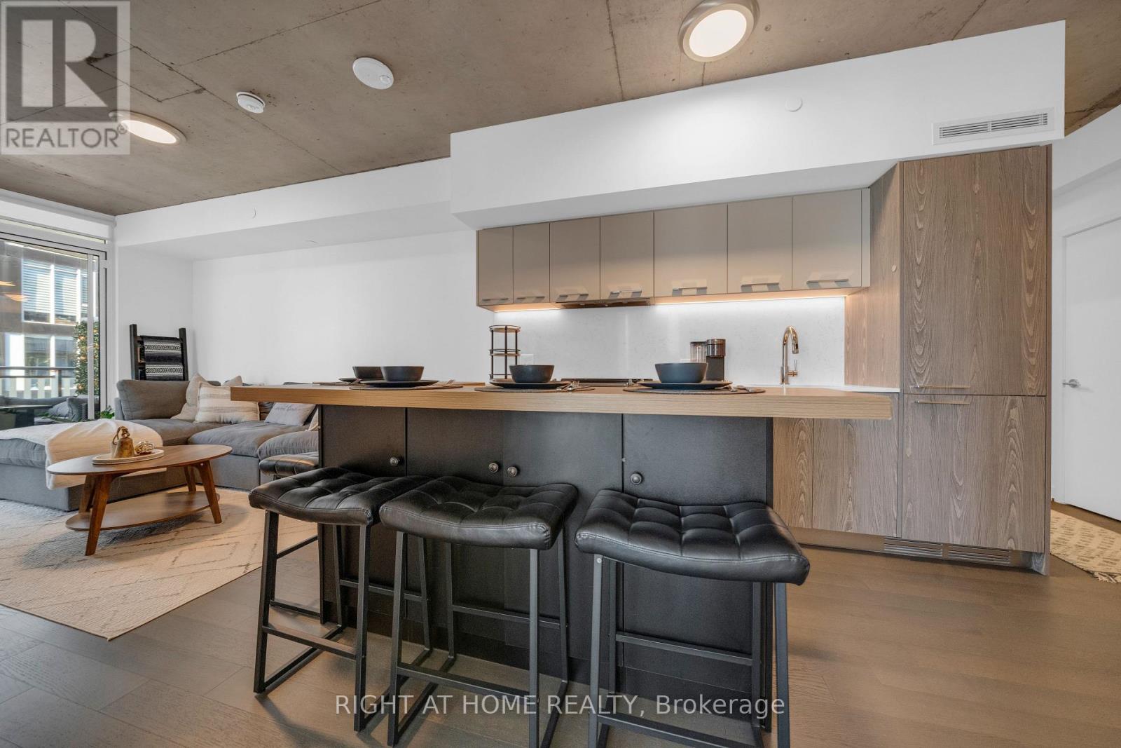 1002 - 45 BASEBALL PLACE