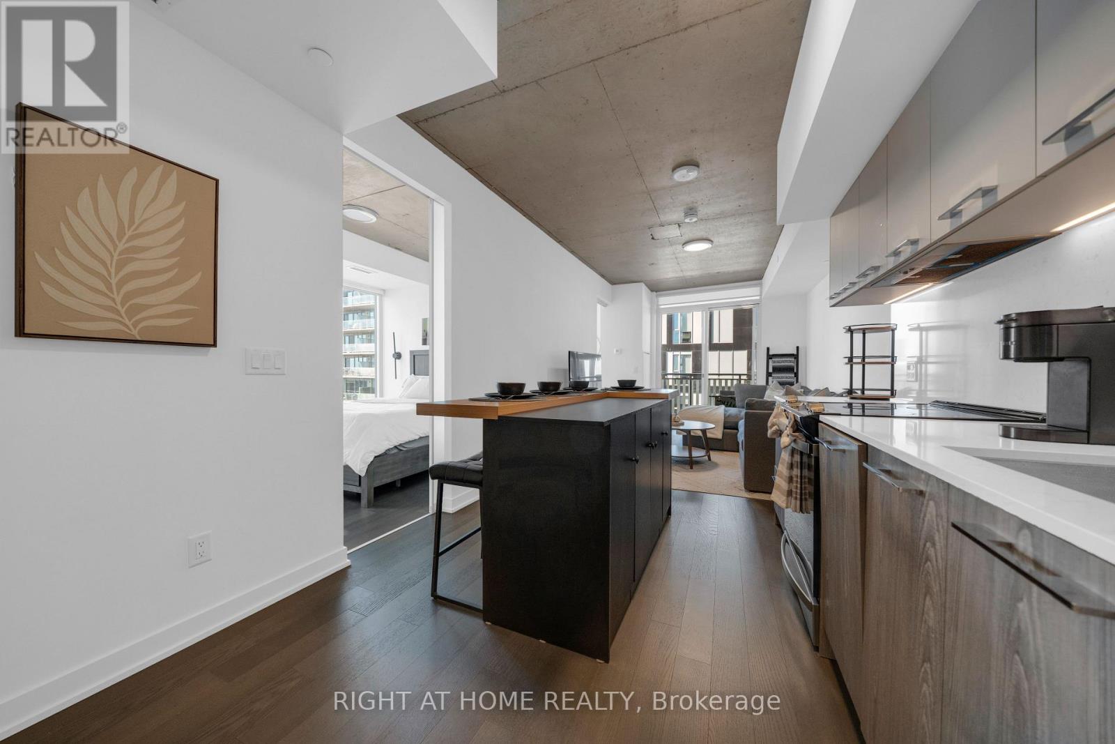 1002 - 45 BASEBALL PLACE